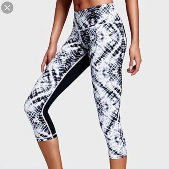 Victoria's Secret Sport Women's Blue/White/Black KNOCKOUT Capri Leggings, Large - Picture 1 of 5